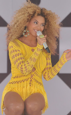Beyonce becomes a Meme again: New pic has Twitter on fire!