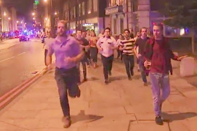 Man runs from London Bridge attack still holding on to his beer – Internet can’t praise him enough