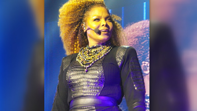 Janet Jackson breaks down on stage of her new tour. Fans fear domestic abuse
