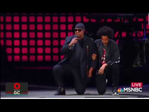 Stevie Wonder kneels down at the Global Citizen Festival to show solidarity with NFL protesters.