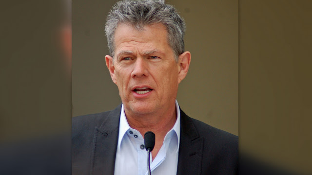 David Foster: “I make pussy music”