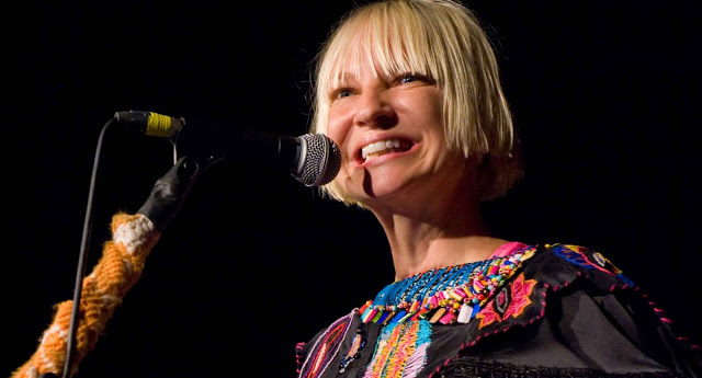 Sia shares her own nude pics to tackle extortion threats