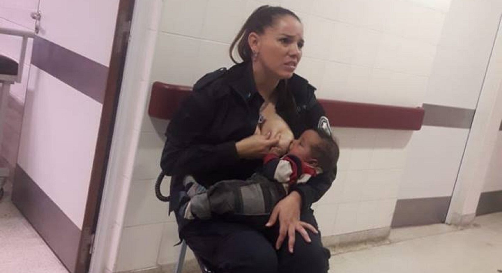 On-duty Policewoman praised for breastfeeding “neglected” hungry and crying baby!