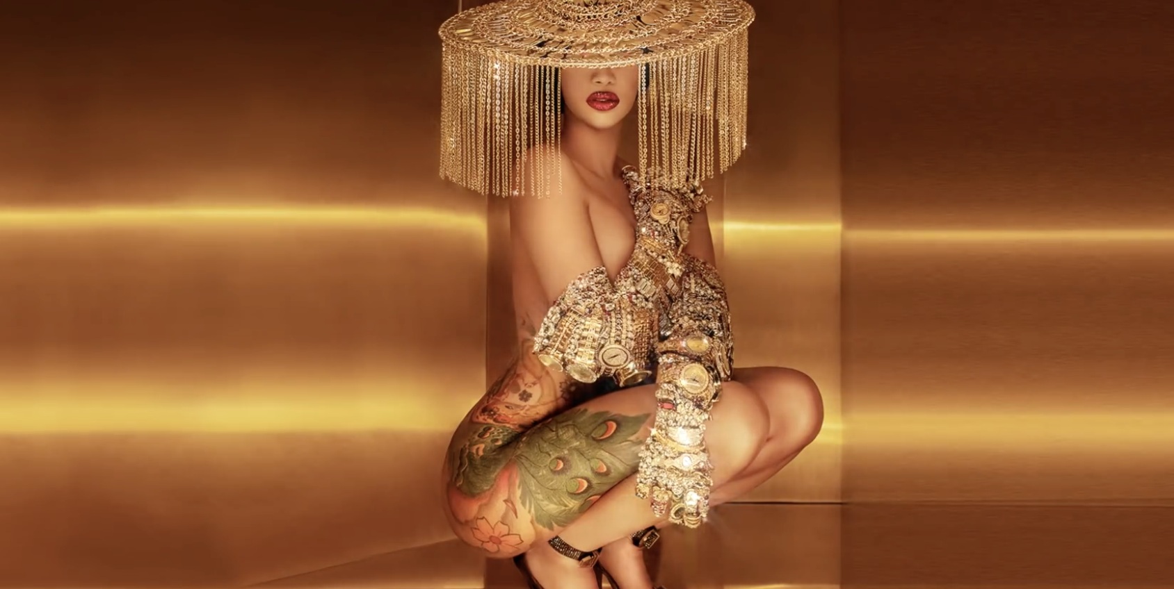 Listen: ‘Golden Girl’ Cardi B Unveils New Song – ‘Money’!