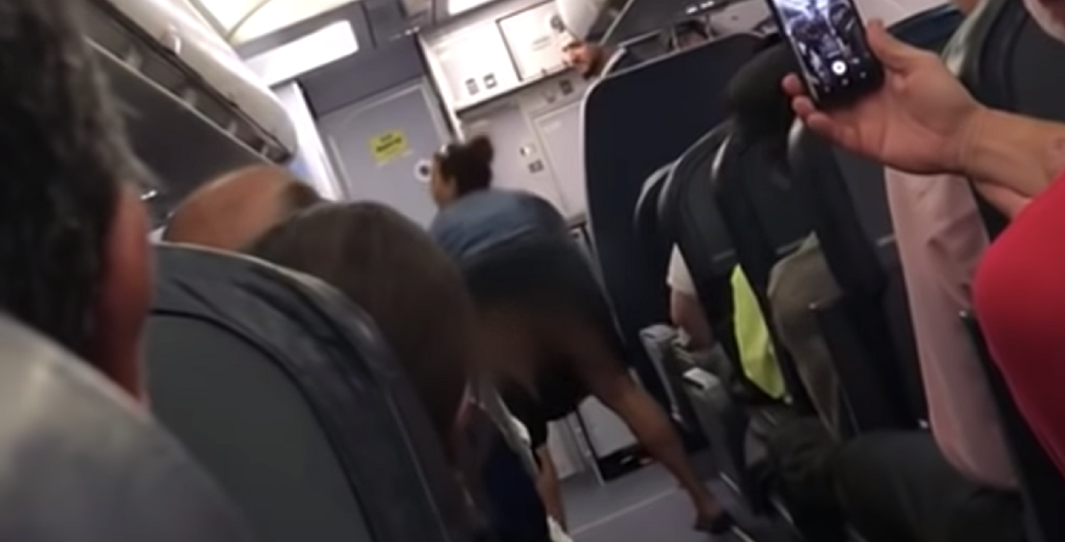 Woman Kicked-Off Flight After Delivering a ‘Twerk Show’ To Co-Passengers!