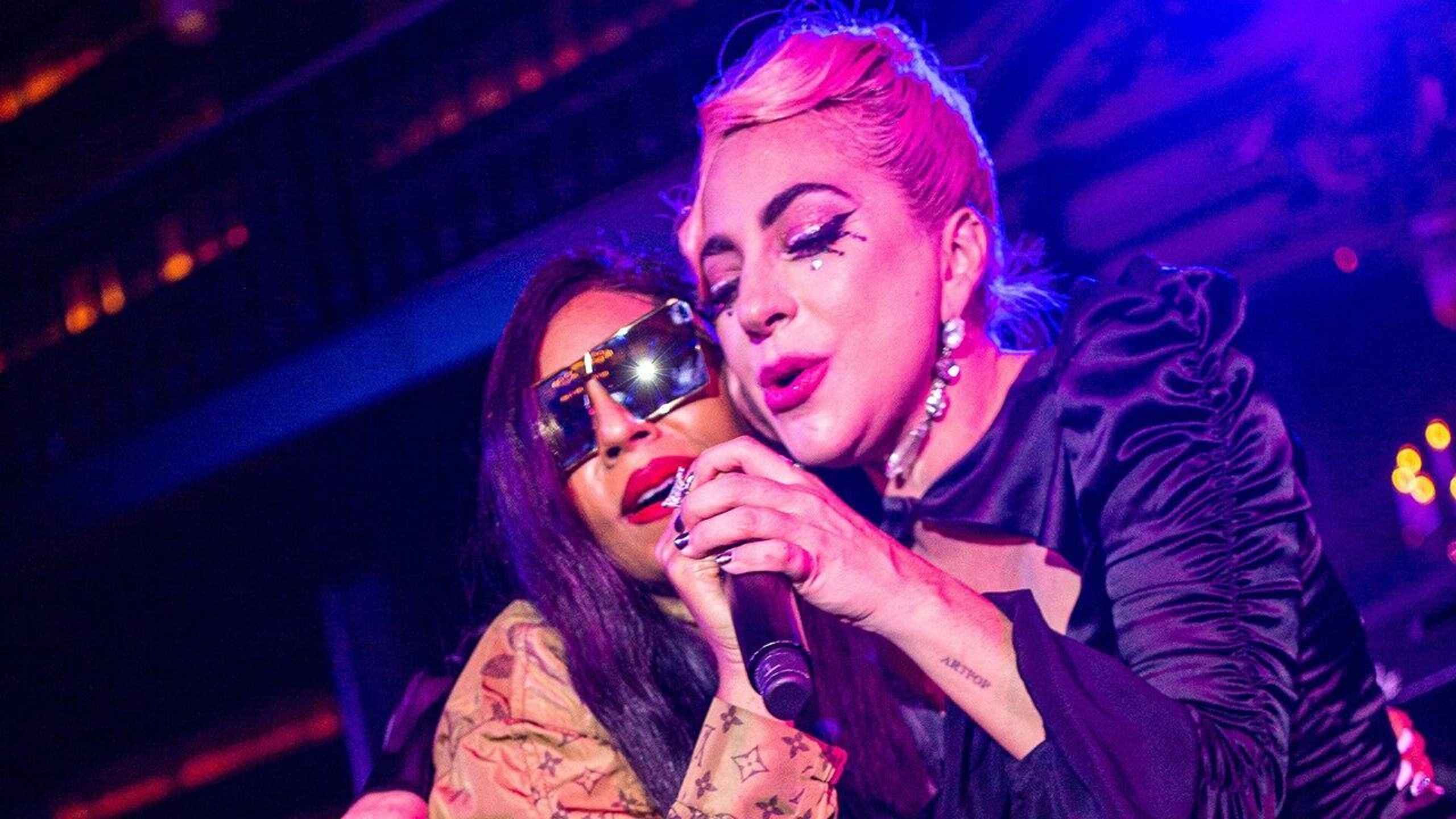 Lady Gaga Does an Impromptu Sing-Off With Ashanti On-Stage!