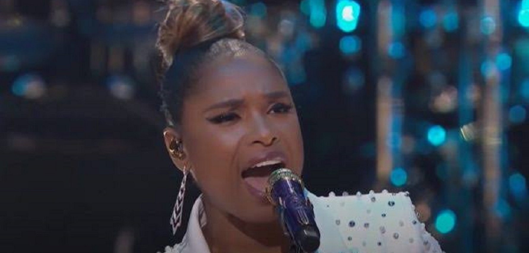 Jennifer Hudson Stuns With Powerful Performance of ‘Hallelujah’ at Global Citizen Prize Event!