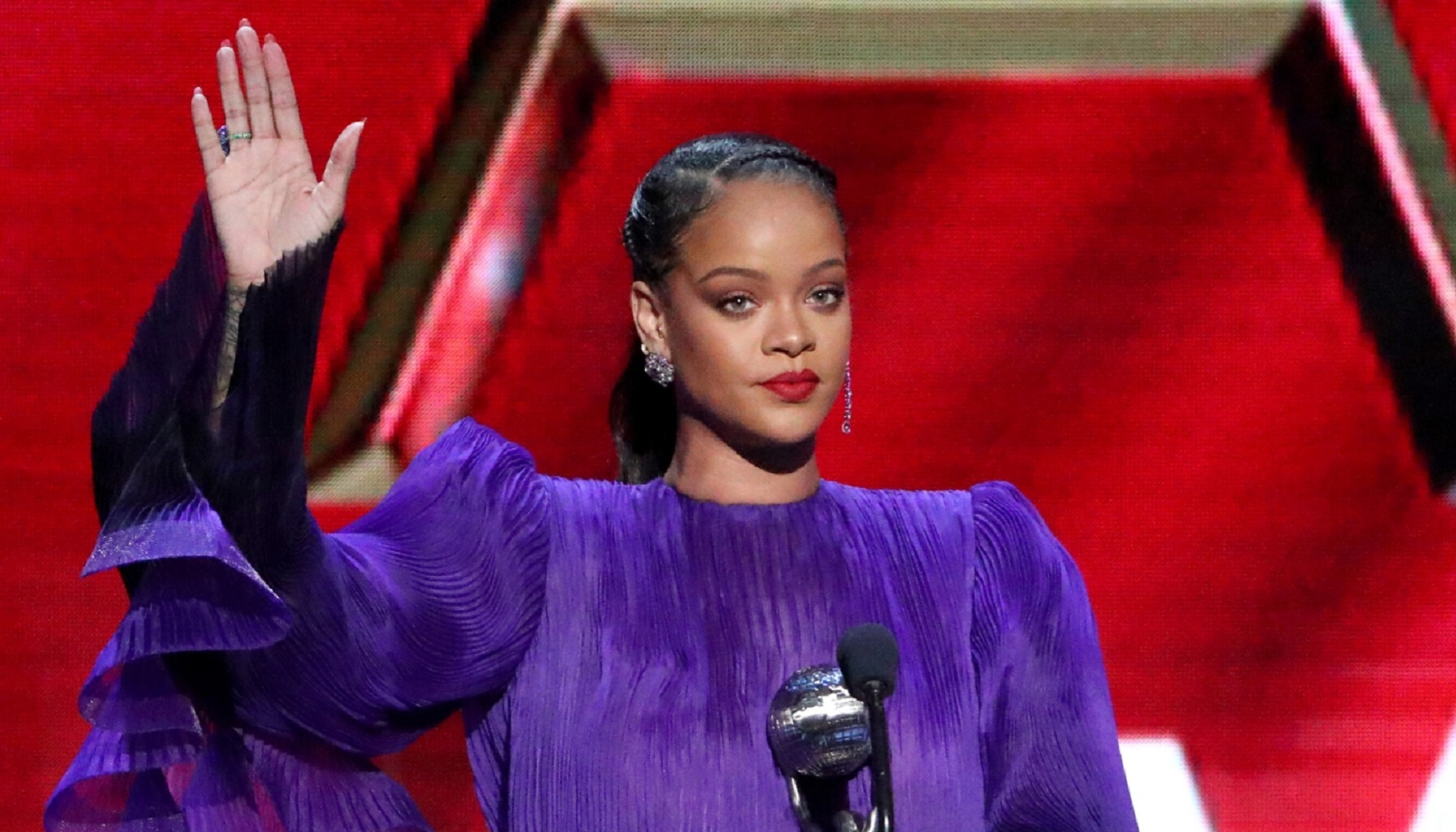 Rihanna Pledges To Aid Domestic Abuse Victims Amidst Coronavirus Lockdown!