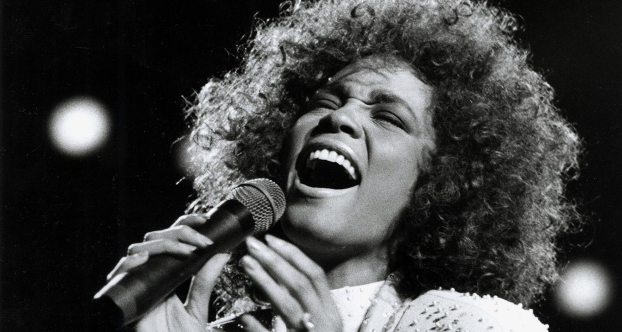 Top 10 Best Live Performances Of Whitney Houston That Showcase Her Godly Vocals